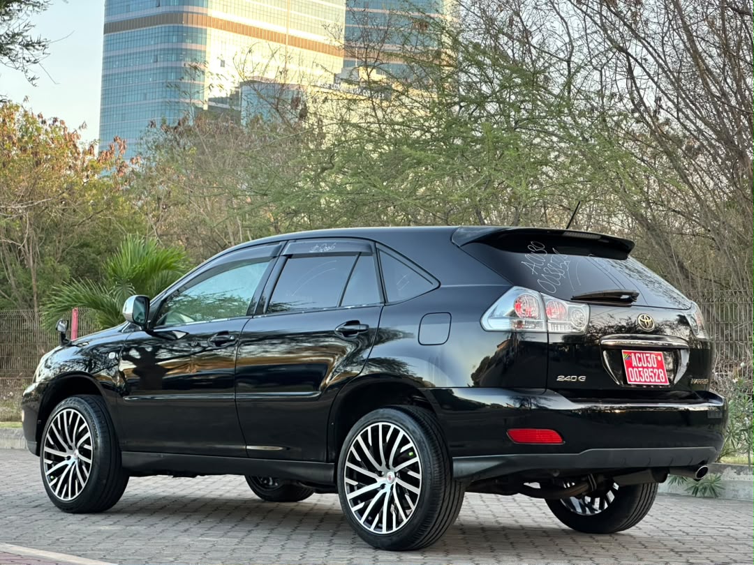 TOYOTA HARRIER thumbnail 2